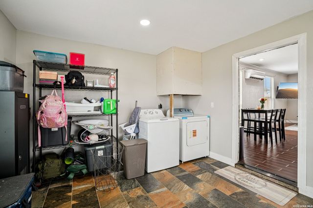 325 Las Palomas, Lytle, TX 78052