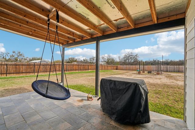 325 Las Palomas, Lytle, TX 78052