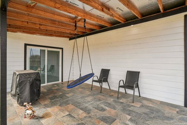 325 Las Palomas, Lytle, TX 78052