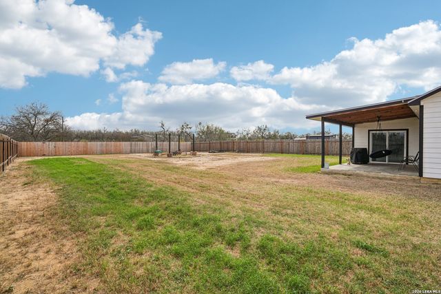 325 Las Palomas, Lytle, TX 78052