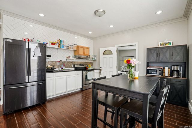 325 Las Palomas, Lytle, TX 78052