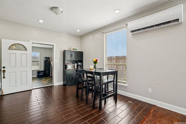 325 Las Palomas, Lytle, TX 78052