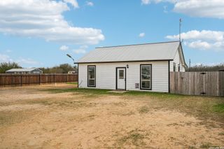 325 Las Palomas, Lytle, TX 78052