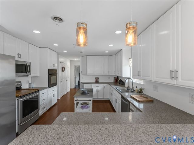 5823 Stanbrook Dr, North Chesterfield, VA 23234