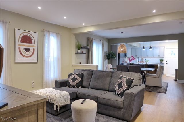 1376 W 74th Street, Cleveland, OH 44102