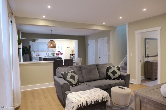 1376 W 74th Street, Cleveland, OH 44102