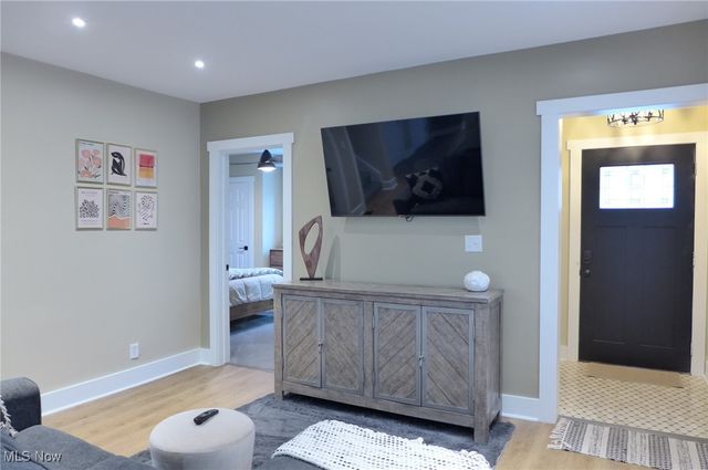 1376 W 74th Street, Cleveland, OH 44102