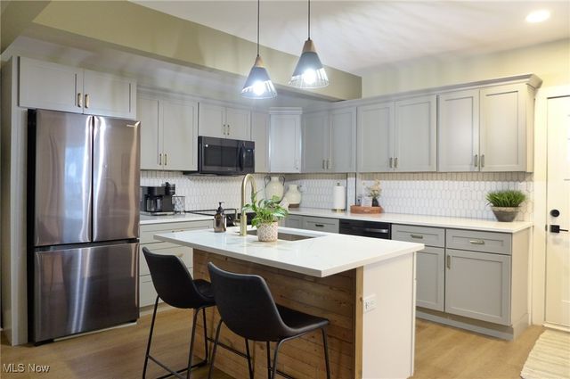 1376 W 74th Street, Cleveland, OH 44102