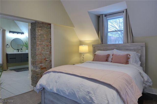 1376 W 74th Street, Cleveland, OH 44102