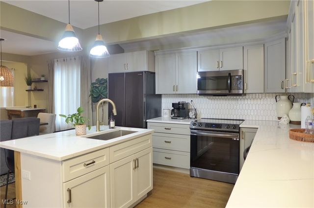 1376 W 74th Street, Cleveland, OH 44102