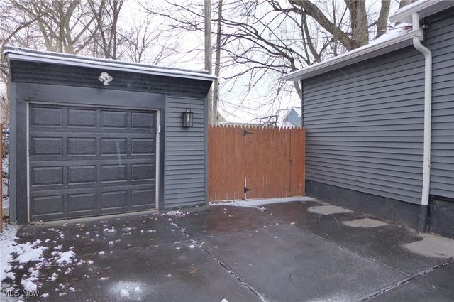 1376 W 74th Street, Cleveland, OH 44102