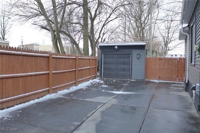 1376 W 74th Street, Cleveland, OH 44102