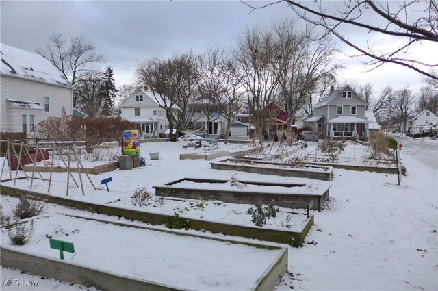 1376 W 74th Street, Cleveland, OH 44102