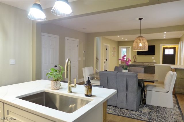 1376 W 74th Street, Cleveland, OH 44102