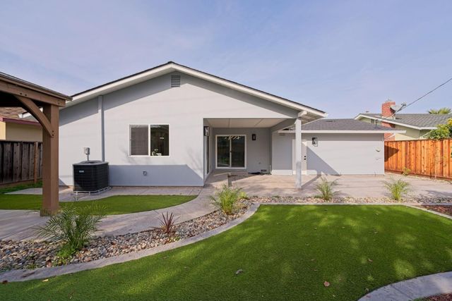 922 Iris Avenue, Sunnyvale, CA 94086