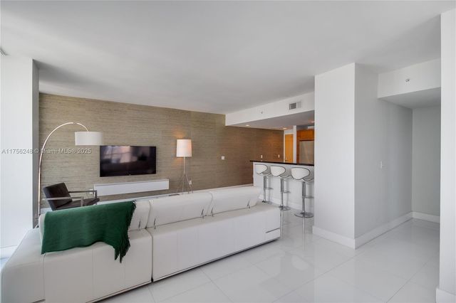 253 NE 2nd St 3702, Miami, FL 33132