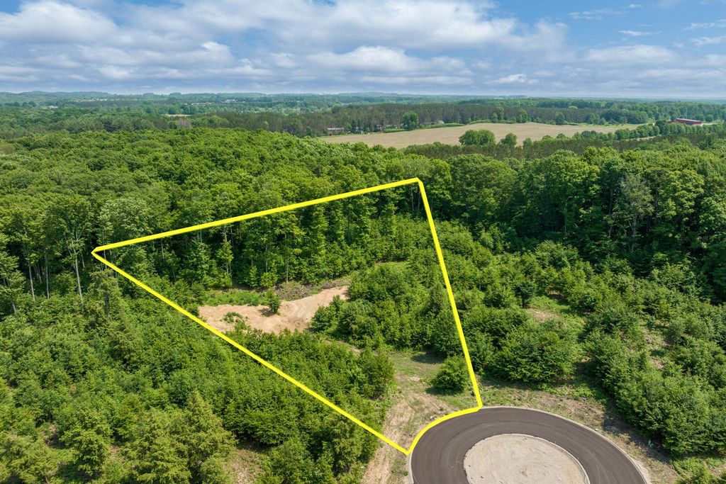 8762 Hemlock Hill Drive, Traverse City, MI 49685