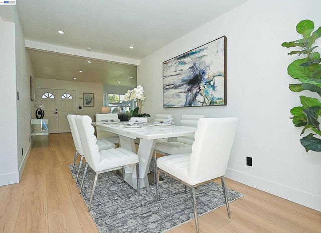 361 Tippecanoe Ave, Hayward, CA 94544