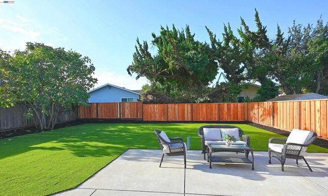 361 Tippecanoe Ave, Hayward, CA 94544