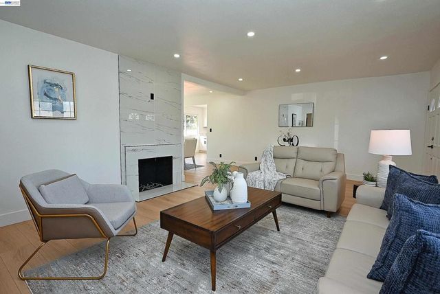 361 Tippecanoe Ave, Hayward, CA 94544