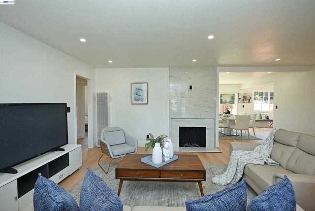 361 Tippecanoe Ave, Hayward, CA 94544