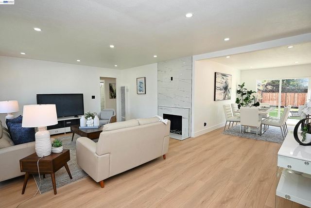 361 Tippecanoe Ave, Hayward, CA 94544