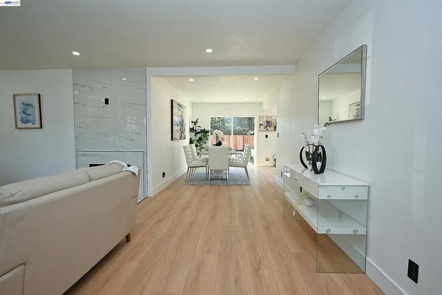 361 Tippecanoe Ave, Hayward, CA 94544
