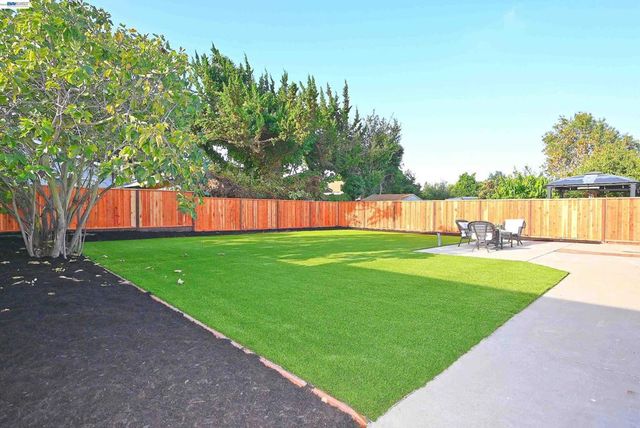 361 Tippecanoe Ave, Hayward, CA 94544