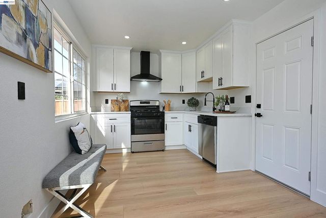 361 Tippecanoe Ave, Hayward, CA 94544