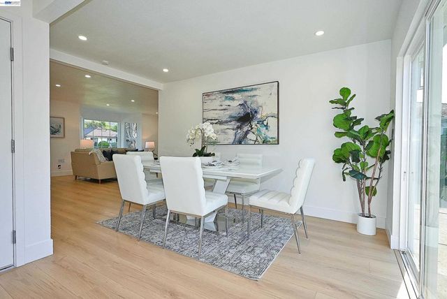 361 Tippecanoe Ave, Hayward, CA 94544