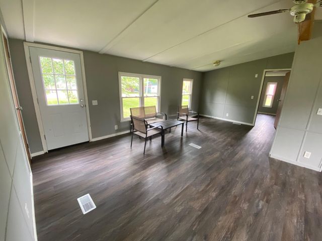 4 S Central Street, Ashley, OH 43003