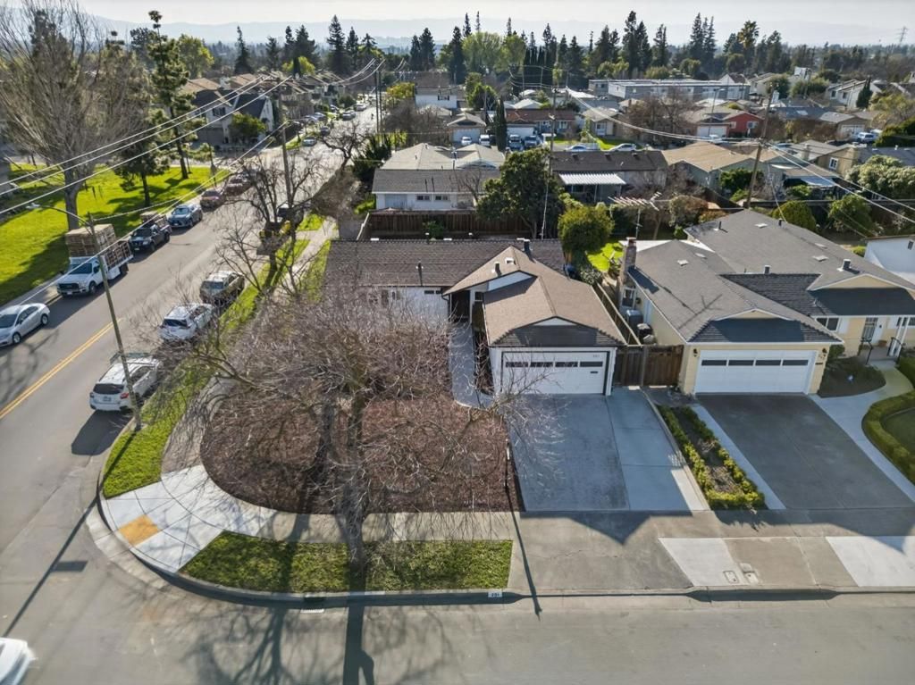Image 5 of property listing at 251 Pennyhill Drive, San Jose, CA 95127