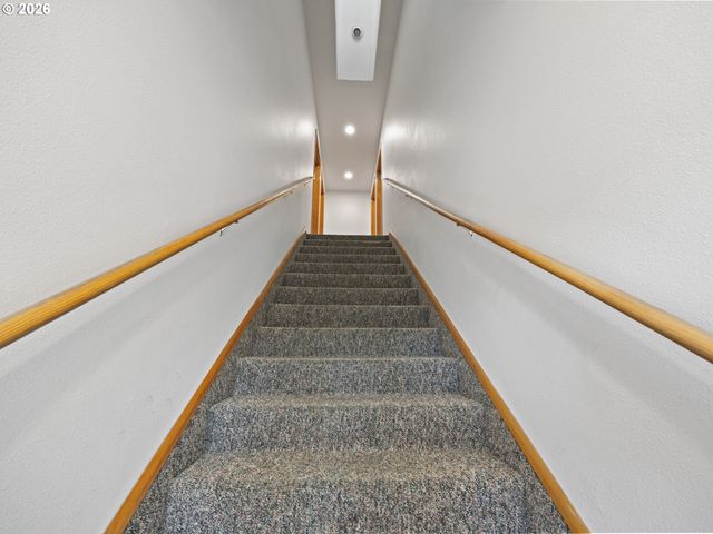 220 Nw SPRING St, Waldport, OR 97394