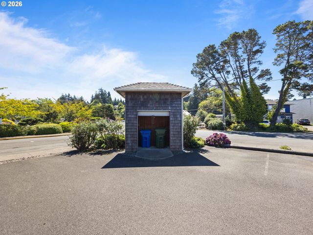 220 Nw SPRING St, Waldport, OR 97394