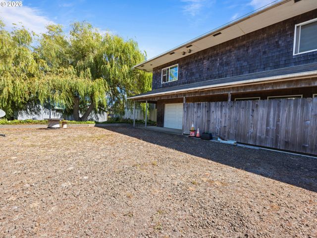 220 Nw SPRING St, Waldport, OR 97394