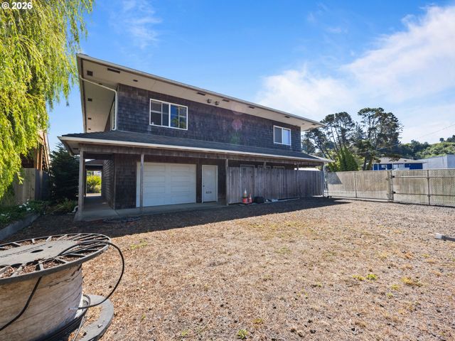 220 Nw SPRING St, Waldport, OR 97394