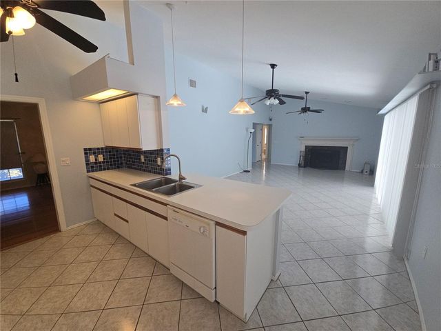 1008 CIMARRON CIR, Bradenton, FL 34209