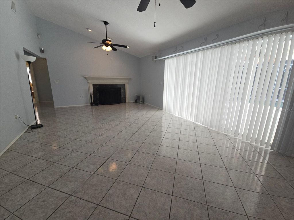 Image 15 of property listing at 1008 CIMARRON CIR, Bradenton, FL 34209