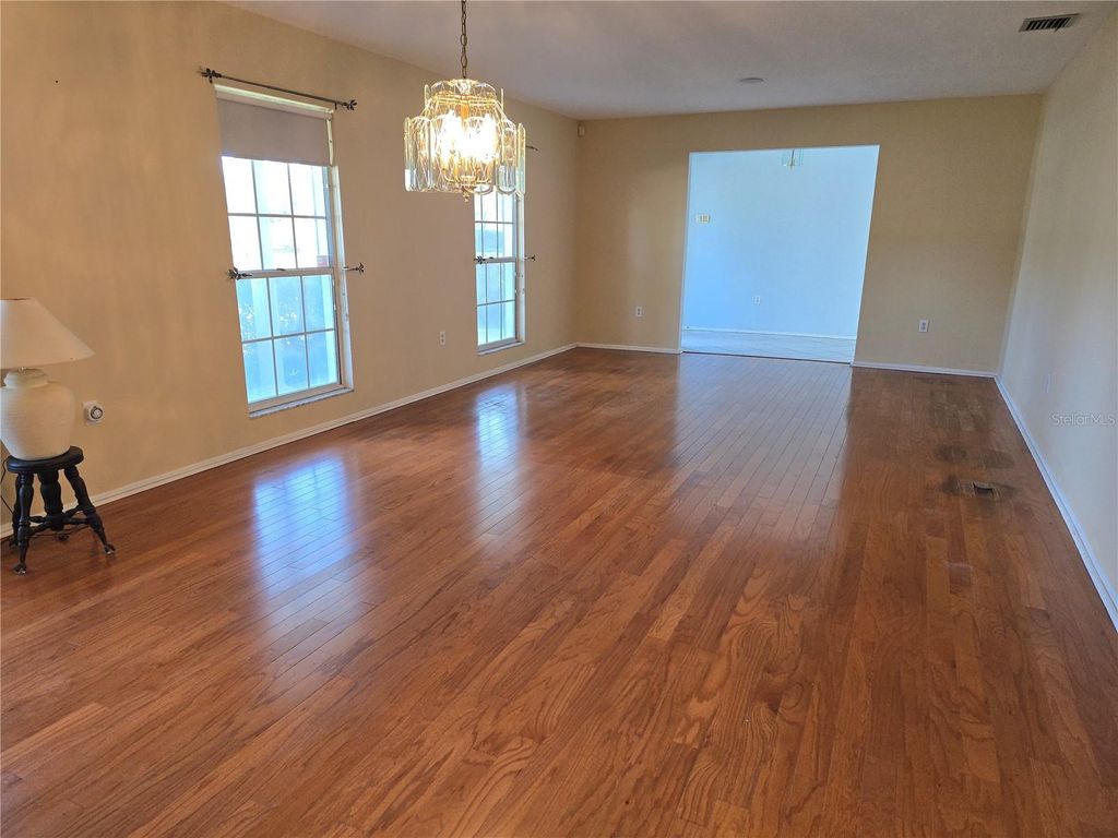 Image 17 of property listing at 1008 CIMARRON CIR, Bradenton, FL 34209