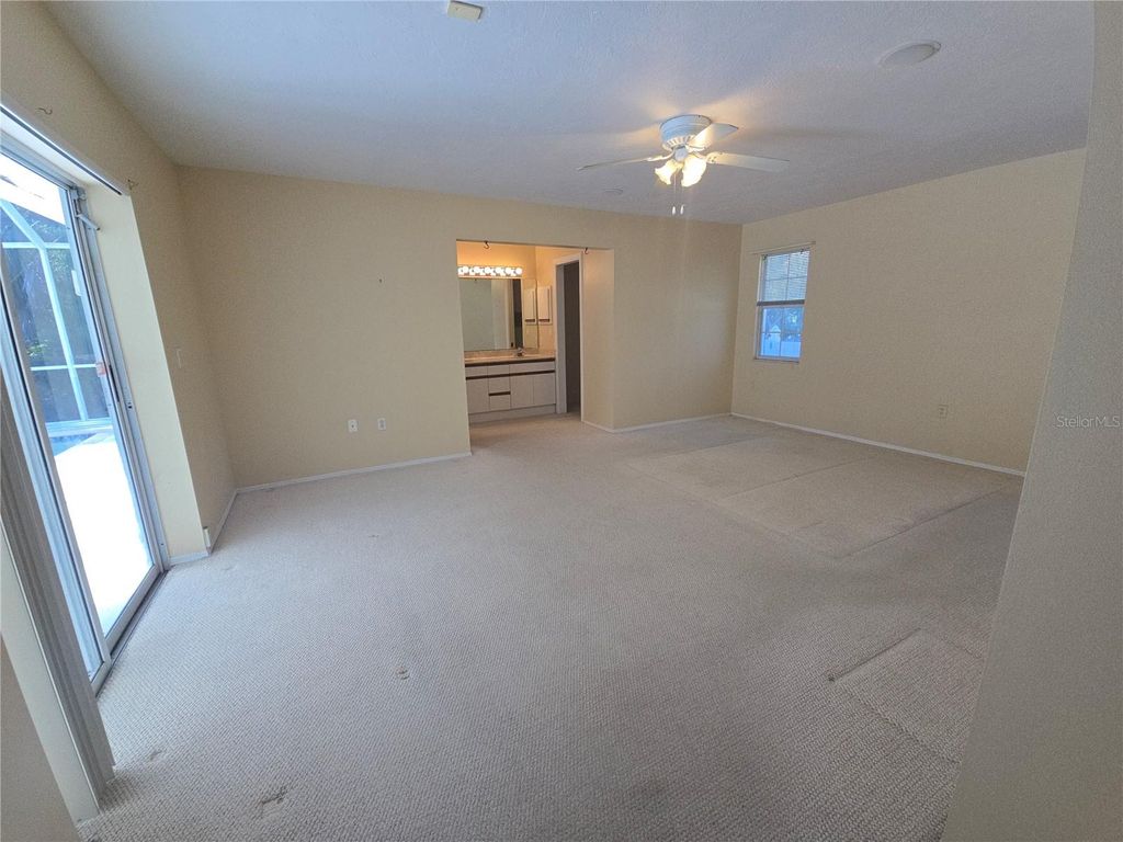 Image 19 of property listing at 1008 CIMARRON CIR, Bradenton, FL 34209