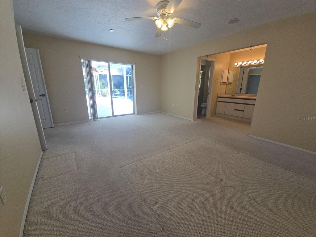 Image 20 of property listing at 1008 CIMARRON CIR, Bradenton, FL 34209