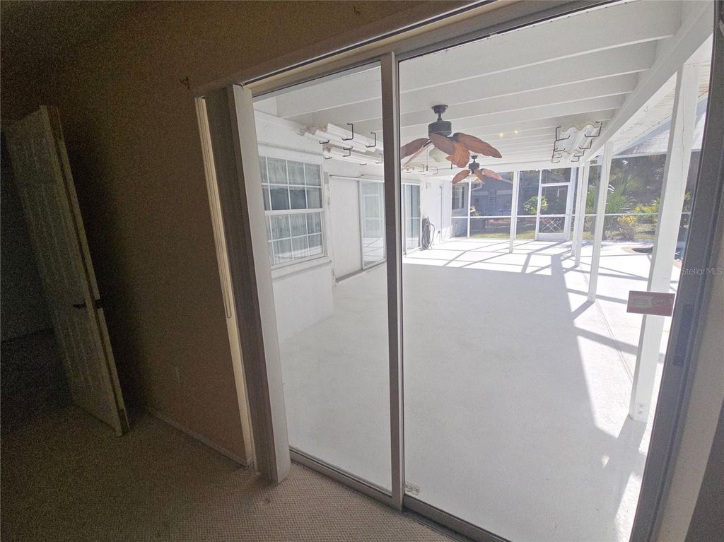 Image 23 of property listing at 1008 CIMARRON CIR, Bradenton, FL 34209