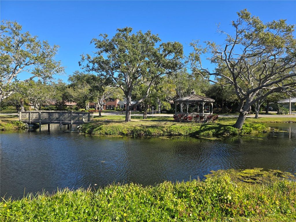 Image 35 of property listing at 1008 CIMARRON CIR, Bradenton, FL 34209
