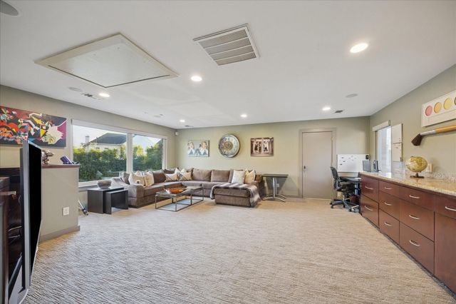 37 E Broad Oaks, Houston, TX 77056