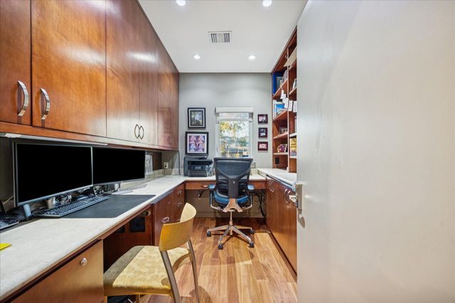 37 E Broad Oaks, Houston, TX 77056