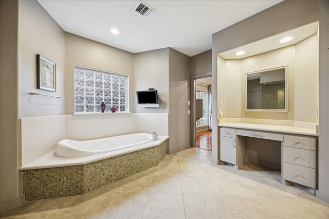 37 E Broad Oaks, Houston, TX 77056