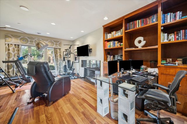 37 E Broad Oaks, Houston, TX 77056