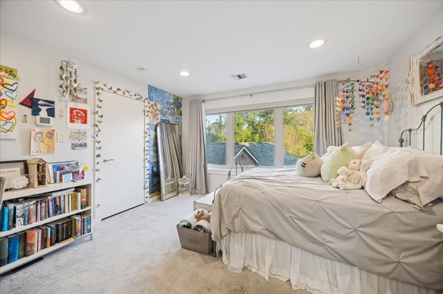 37 E Broad Oaks, Houston, TX 77056