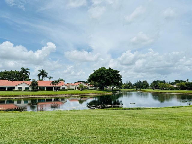 5851 PARKWALK Circle W, Boynton Beach, FL 33472