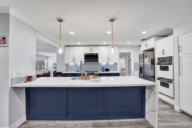 1852 NW 82ND Avenue, Coral Springs, FL 33071